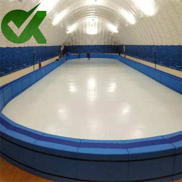 Wide, easy-to-clean synthetic ice rink