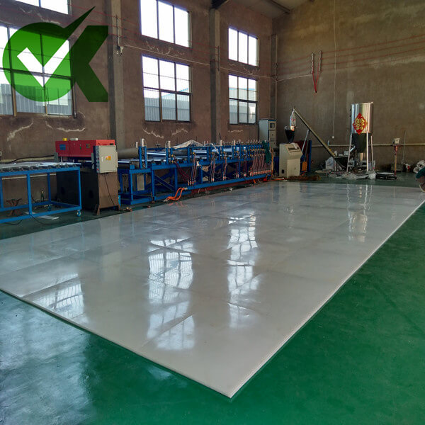 How to maintain the synthetic ice rink daily?